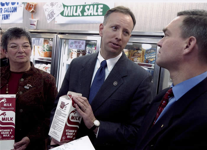 Stewart’s Shops President Gary Dake with Jim Murphy at a ” Parent’s Who Host Lose the Most” Press Conference at a Stewart’s Shop